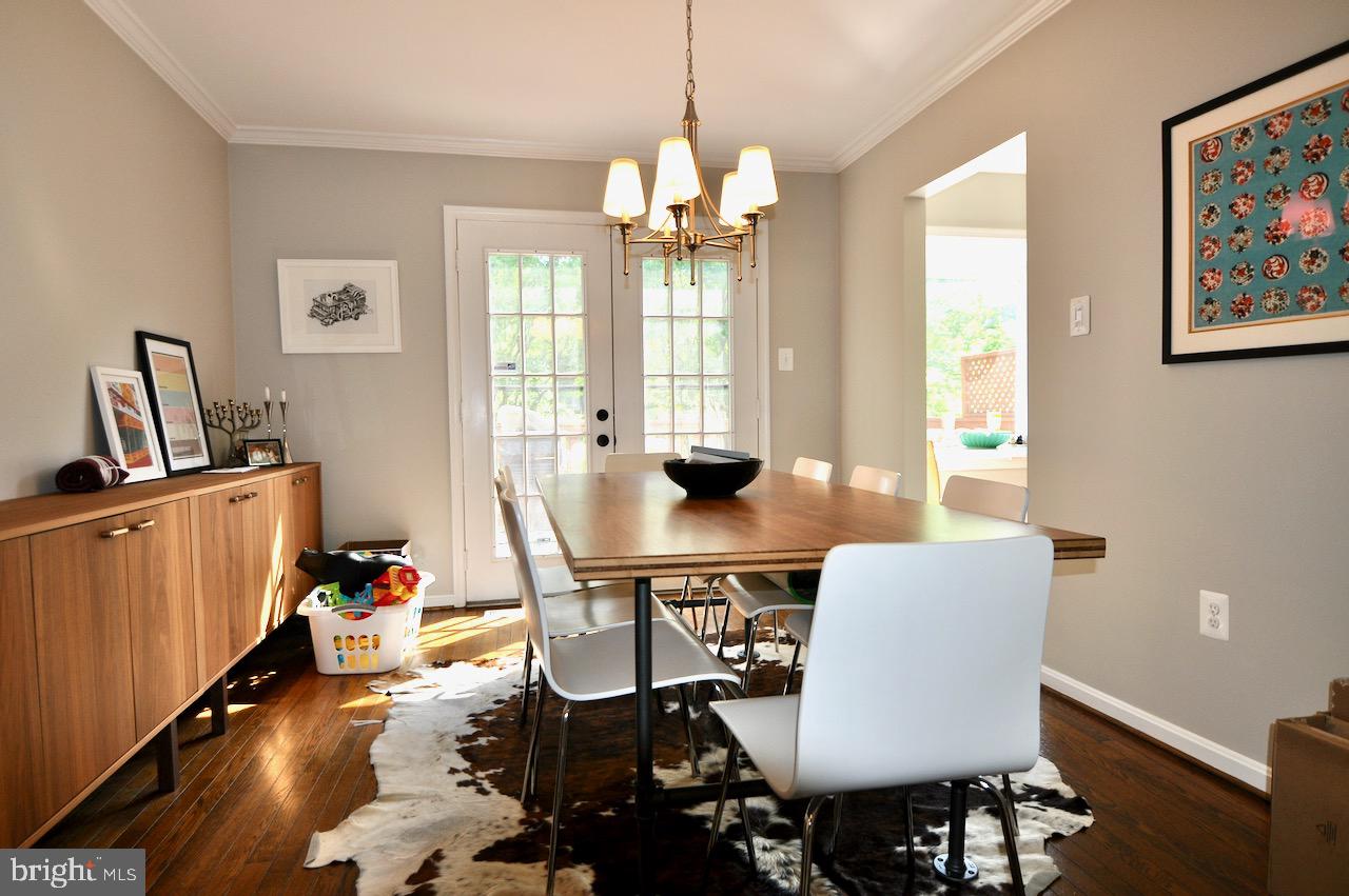 7523 Heatherton Lane Potomac, MD 20854 - Photo 3 of 23