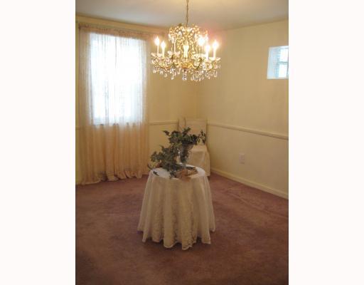 938 Segar Road Mt. Lebanon, PA 15243 - Photo 4 of 16 Dining Room. This lovely dining room is ready for dining room suit & buffet. Your fine china will look elegant when your guests arrive for dinner. There are two windows which allow plenty of light to shine through.
