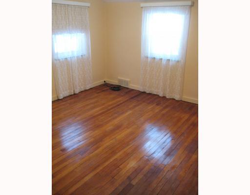938 Segar Road Mt. Lebanon, PA 15243 - Photo 10 of 16 2nd Floor Plan. The middle bedroom has fresh paint and re stained floors. The 2 windows will allow a nice breeze to glide through, once spring arrives. Nothing to do but move in furniture