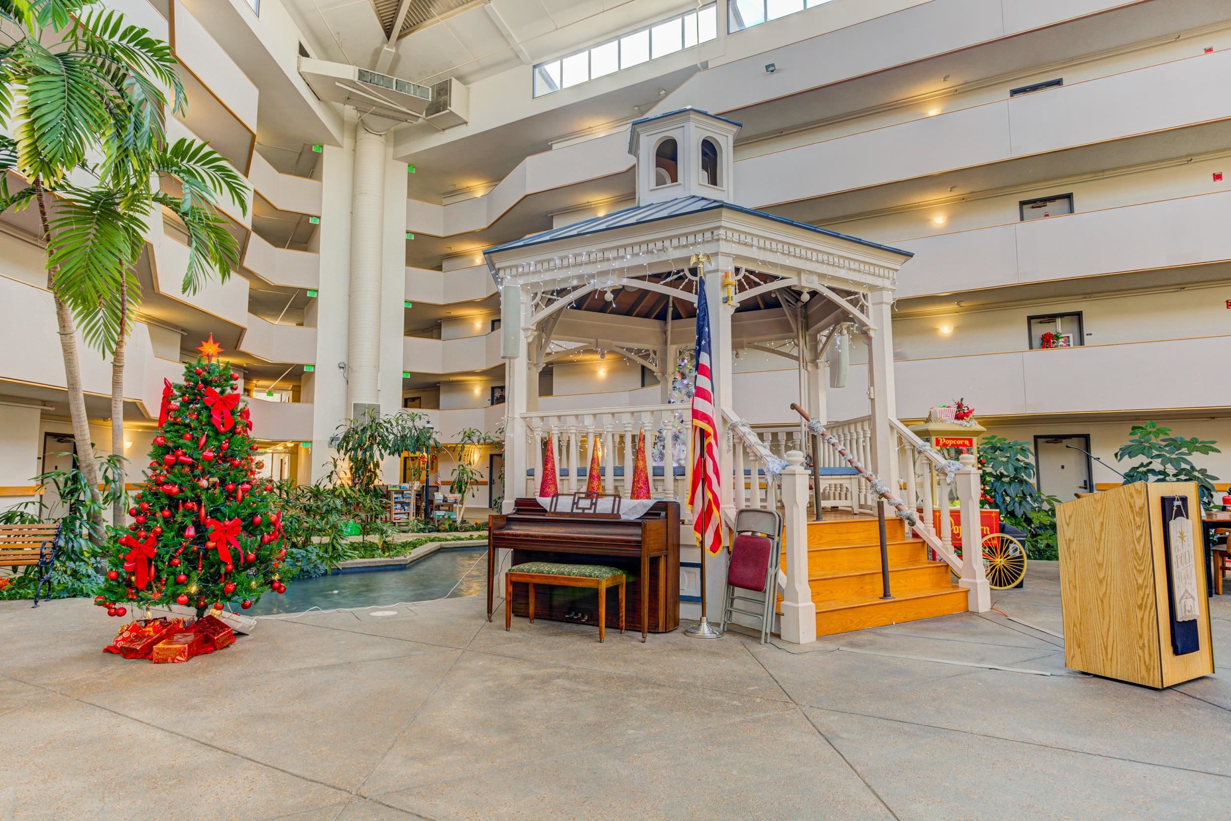 5013 Scheibler Road, Unit C1 Memphis, TN 38128 - Photo 23 of 36 Building lobby featuring a high ceiling
