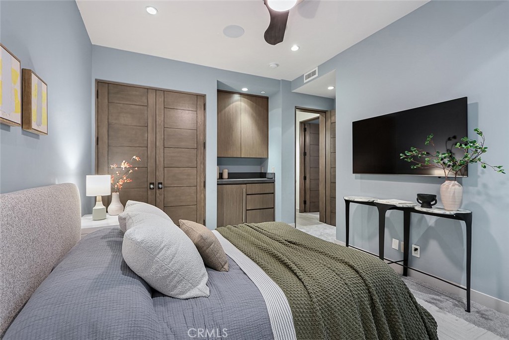 216 4th Street Manhattan Beach, CA 90266 - Photo 39 of 43