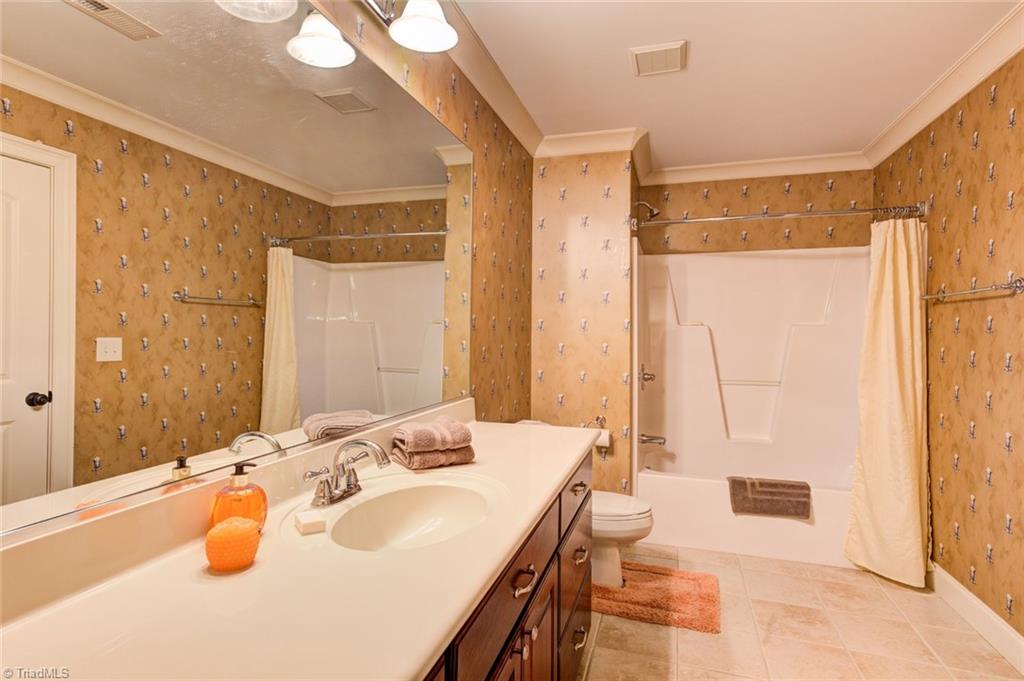 5909 Ballinger Road, Unit D Greensboro, NC 27410 - Photo 26 of 30 Third bedroom's private bathroom
