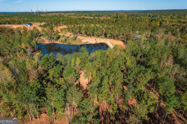 a view of a back yard