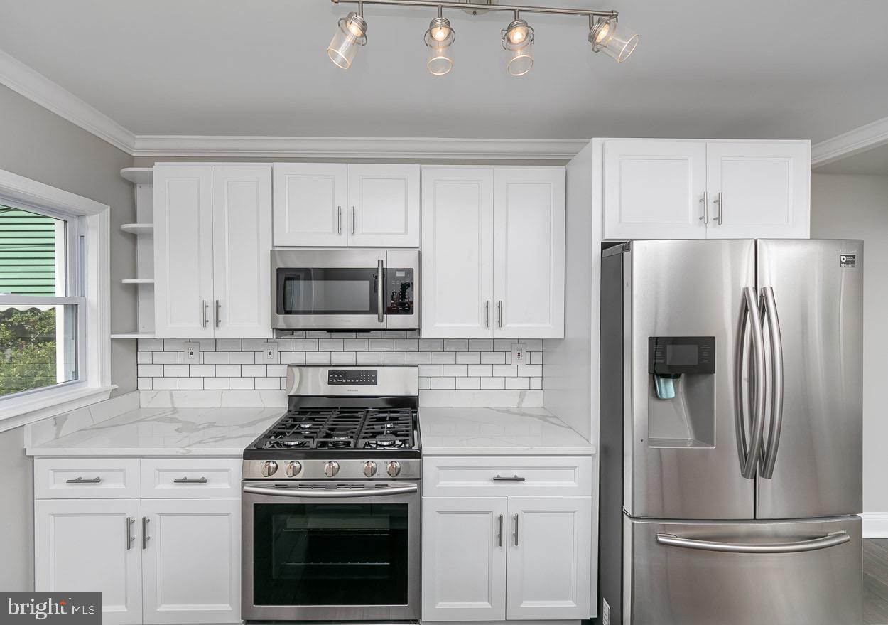 1439 Stonewood Road Baltimore, MD 21239 - Photo 2 of 22