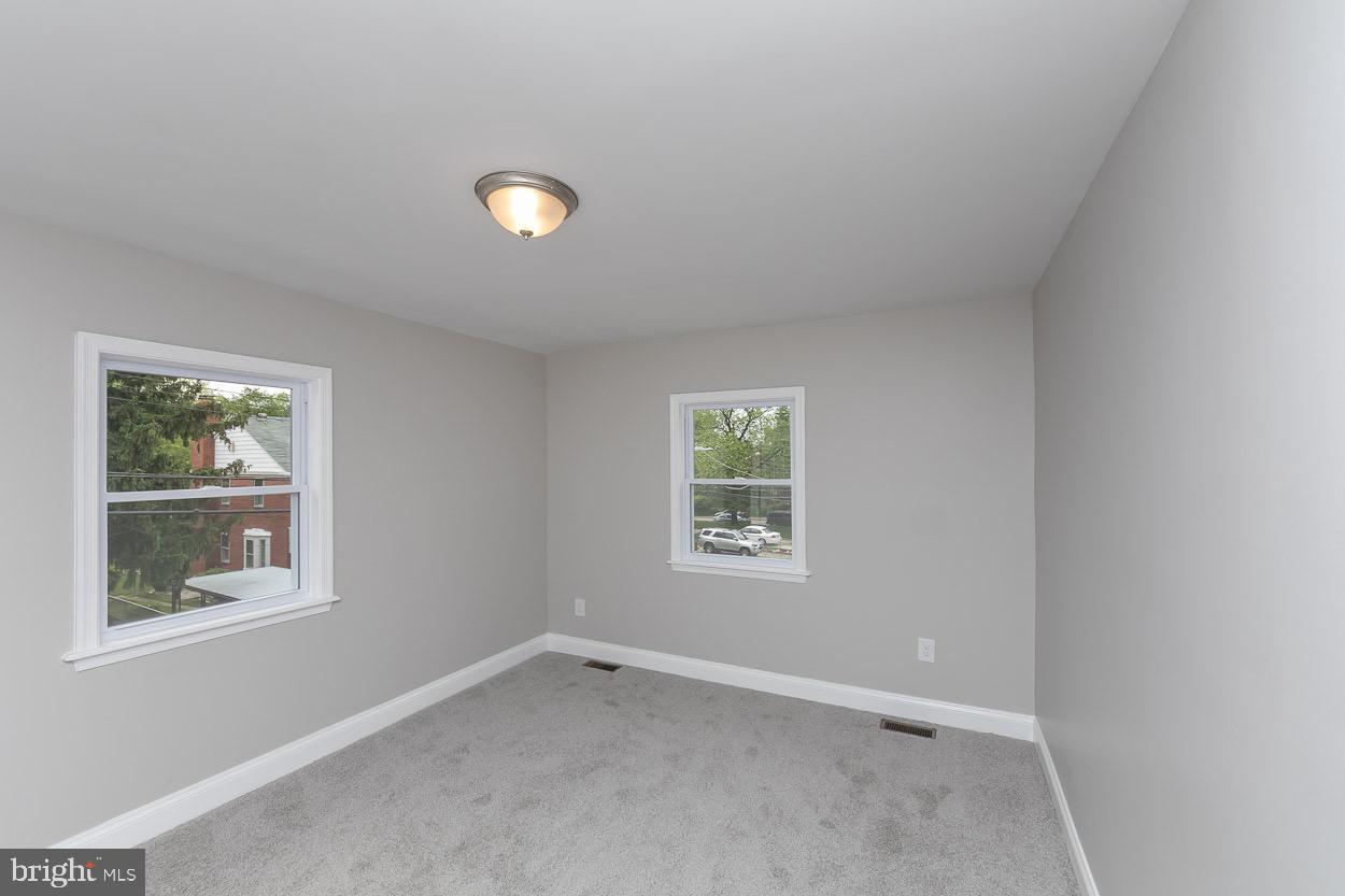 1439 Stonewood Road Baltimore, MD 21239 - Photo 8 of 22