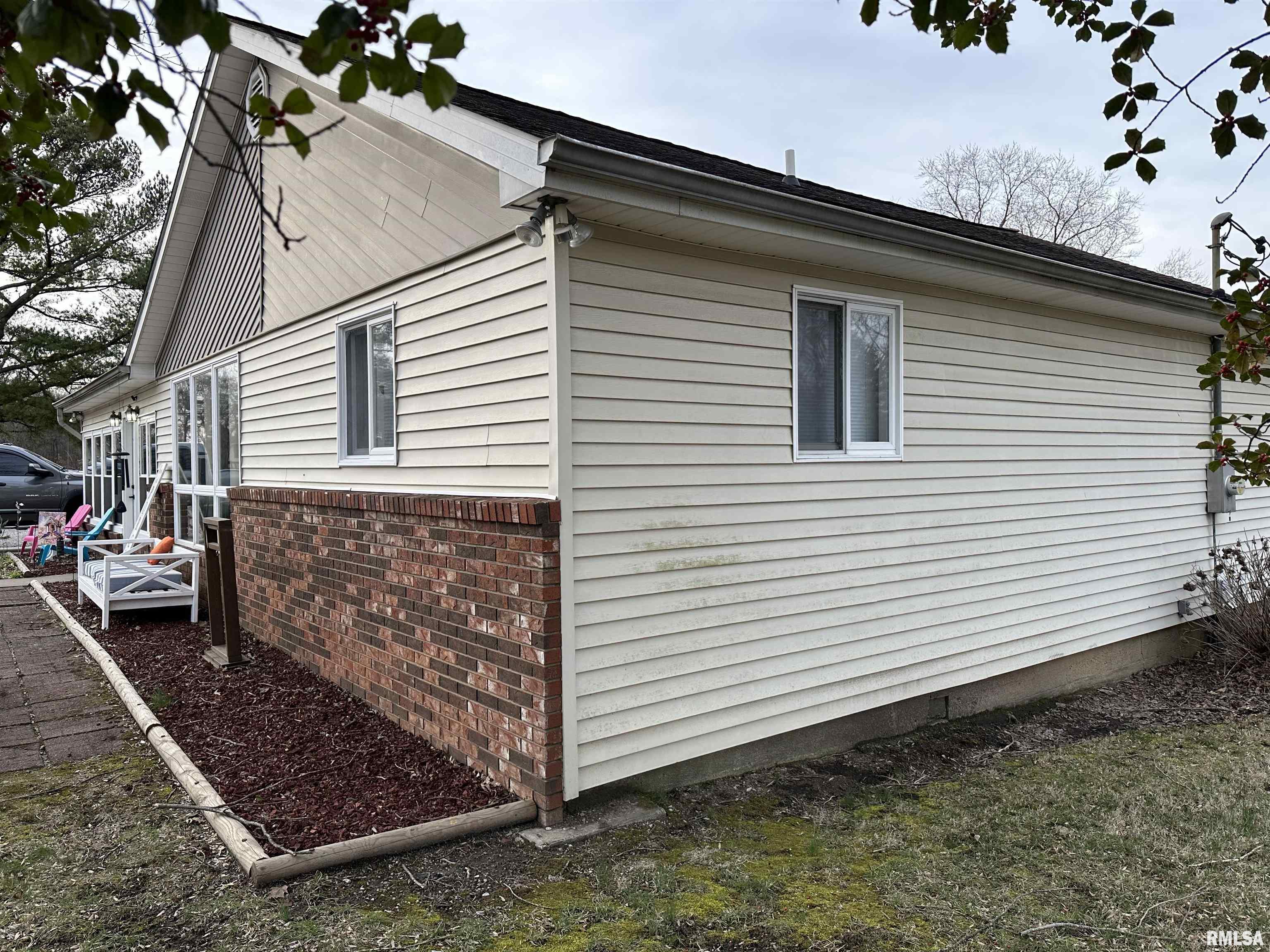 205 Benedict Street Valier, IL 62891 - Photo 2 of 32 Gallery Image 2