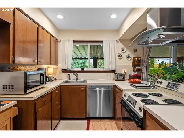 $649,000 | 4525 Northwest Columbia Avenue, Portland, OR 97229