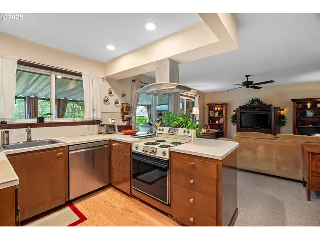 $649,000 | 4525 Northwest Columbia Avenue, Portland, OR 97229