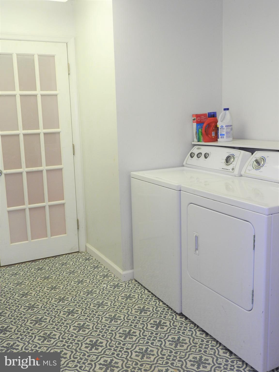 101 Sandy Hill Road Cambridge, MD 21613 - Photo 36 of 53 Laundry area/Mudd Room entrance