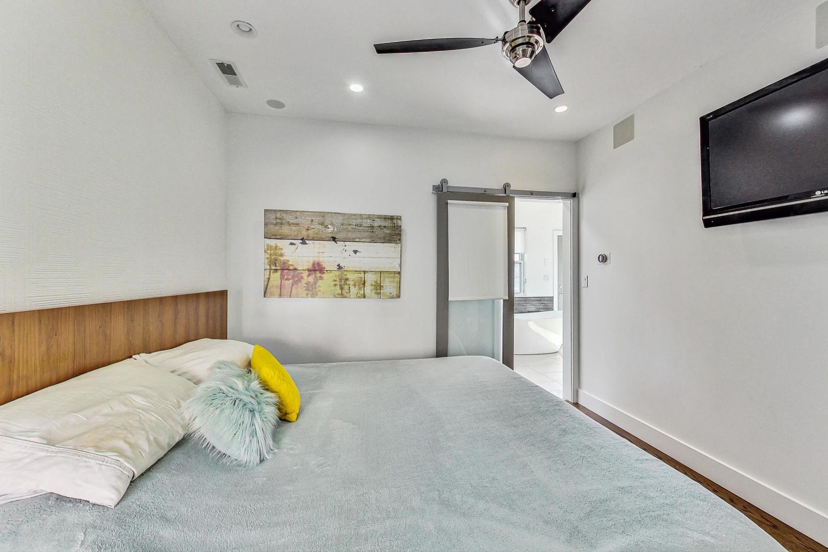 2445 West Rice Street Chicago, IL 60622 - Photo 19 of 46 a bedroom with a bed and a flat screen tv