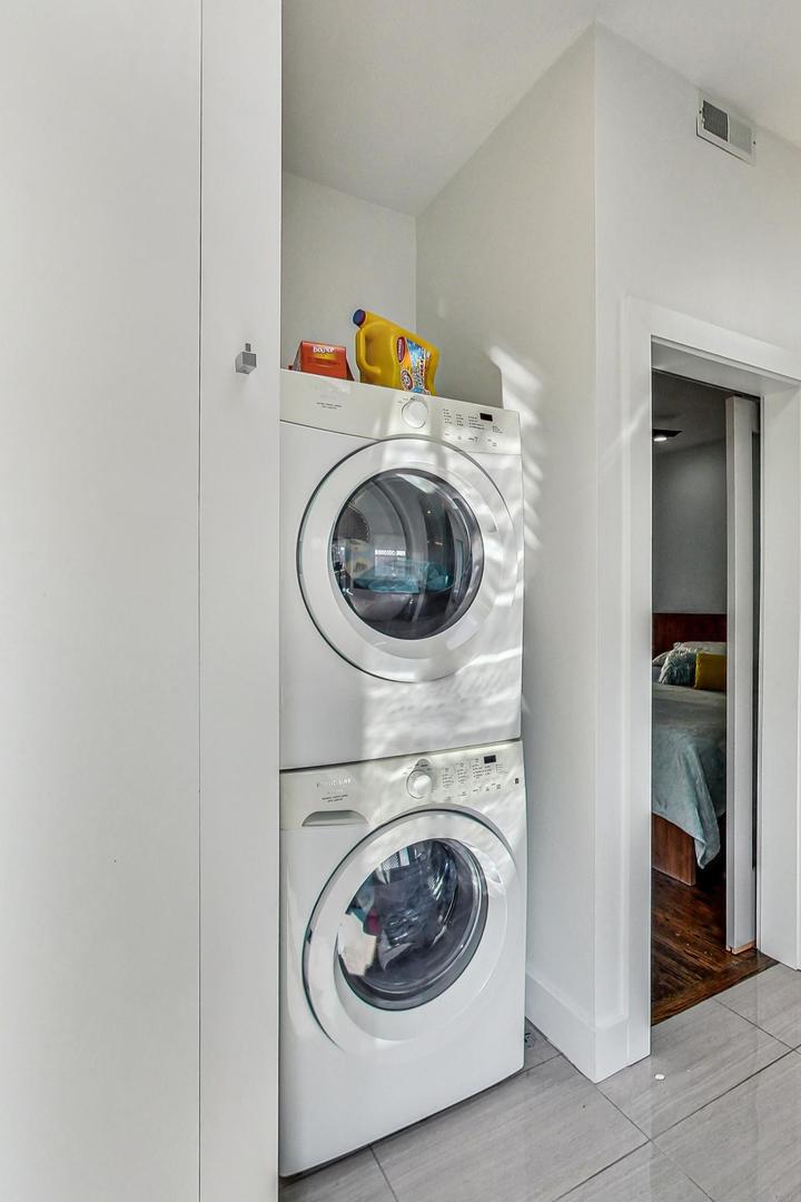 2445 West Rice Street Chicago, IL 60622 - Photo 24 of 46 a utility room with dryer and washer