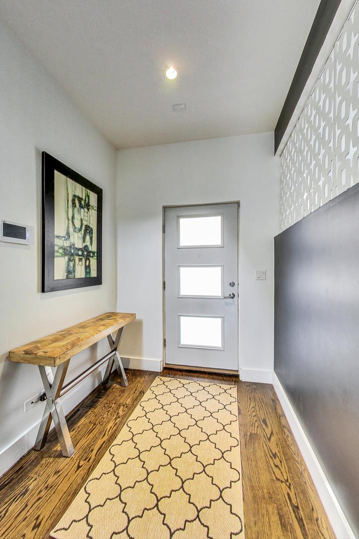 2445 West Rice Street Chicago, IL 60622 - Photo 3 of 46 a view of a livingroom with lounge chair