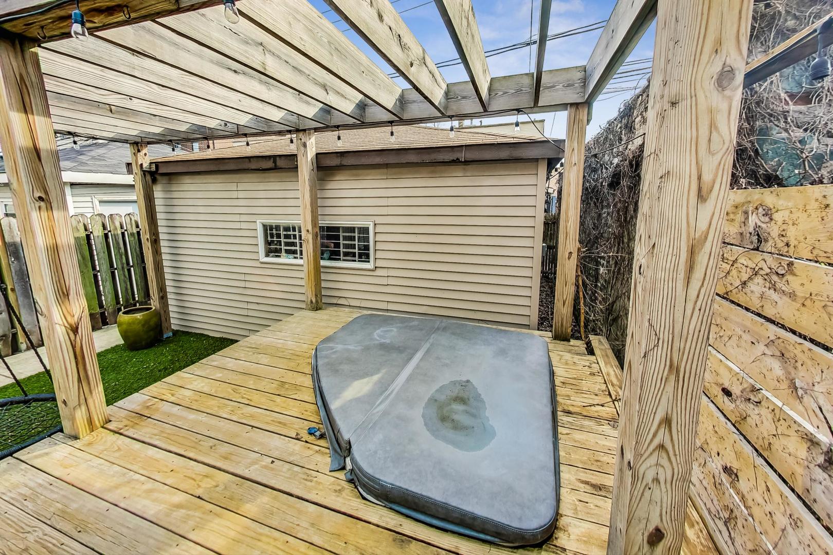 2445 West Rice Street Chicago, IL 60622 - Photo 42 of 46 a view of a door of the house