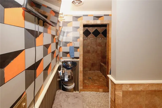 a view of walk in closet