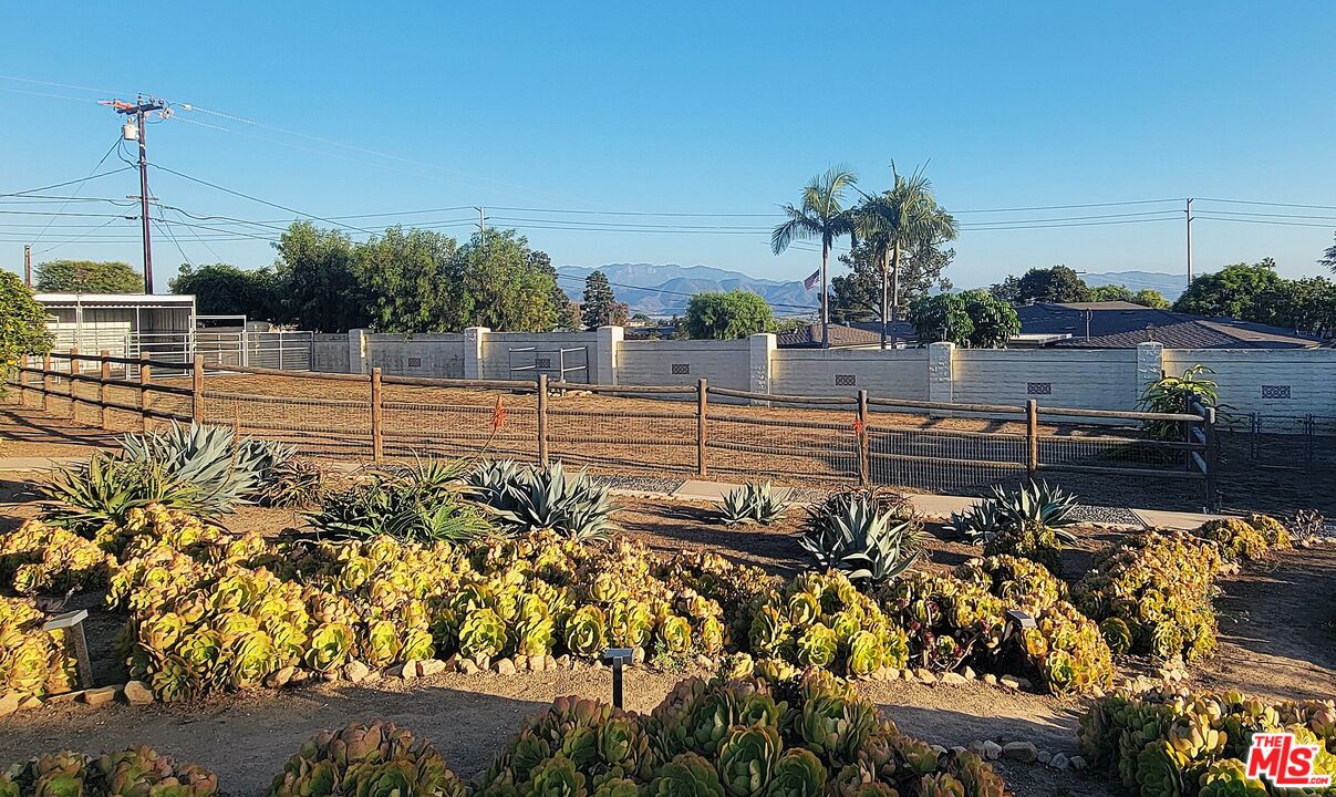 87 Vientos Road Camarillo, CA 93010 - Photo 22 of 35 Gallery Image 22