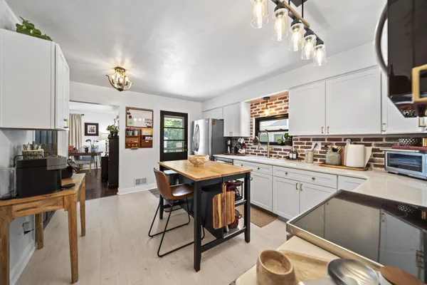 $590,000 | 536 East Weisheimer Road, Columbus, OH 43214