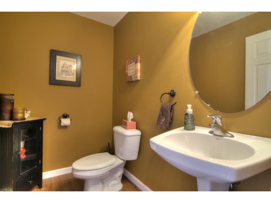 868 Bryant Road Manchester, NH 03109 - Photo 12 of 27