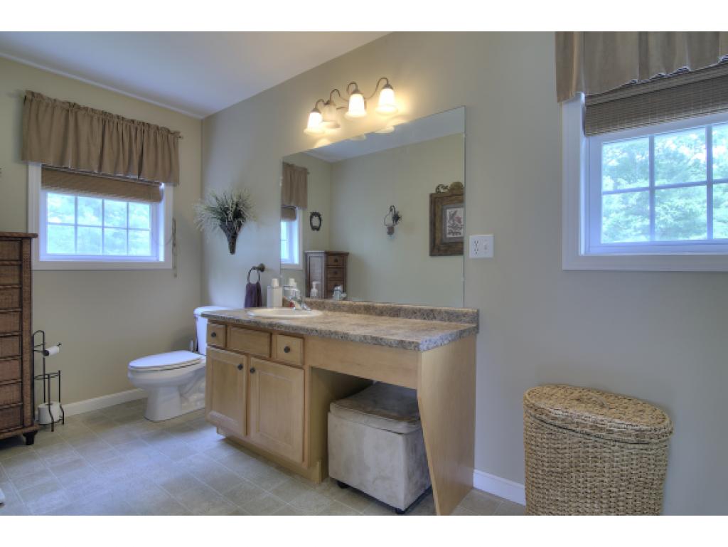 868 Bryant Road Manchester, NH 03109 - Photo 15 of 27