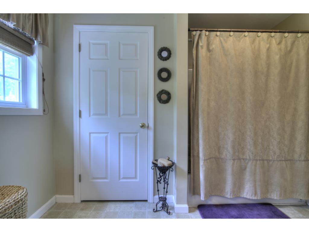 868 Bryant Road Manchester, NH 03109 - Photo 16 of 27