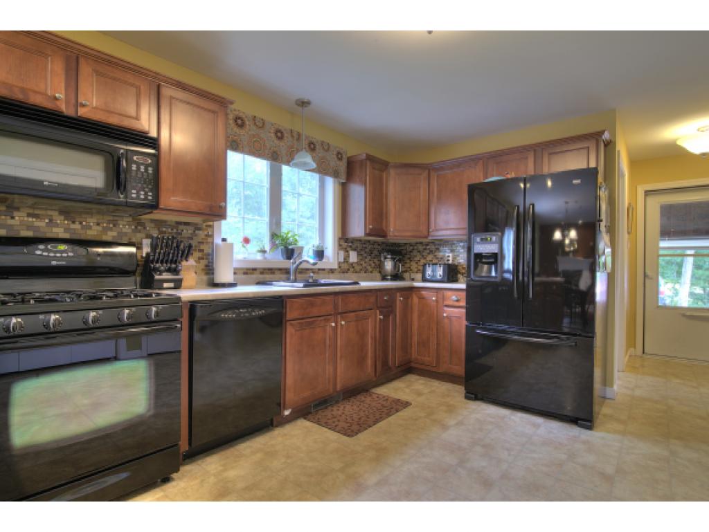 868 Bryant Road Manchester, NH 03109 - Photo 5 of 27