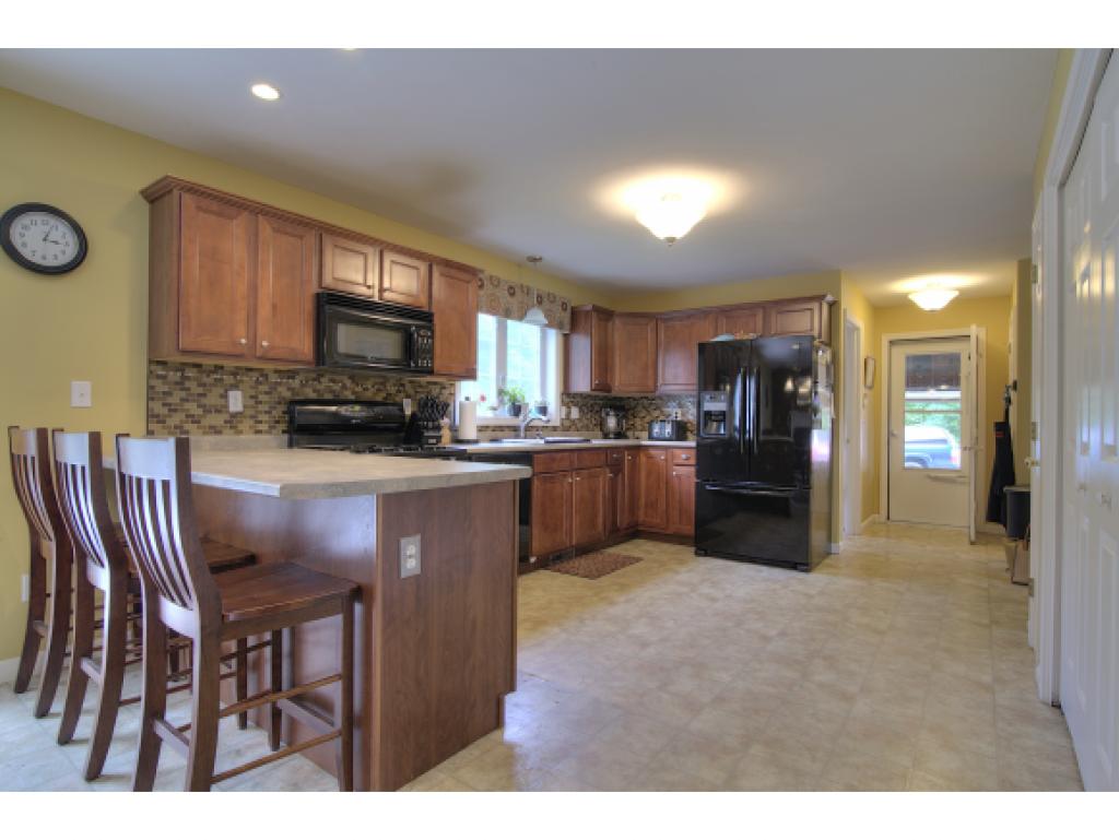 868 Bryant Road Manchester, NH 03109 - Photo 6 of 27