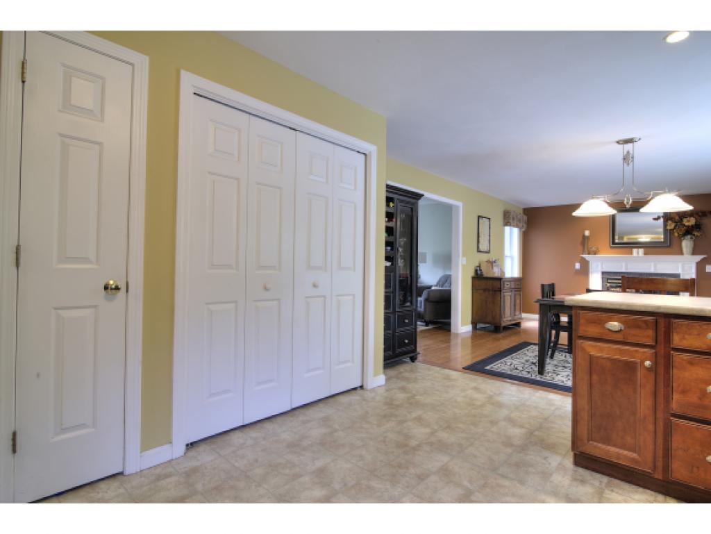 868 Bryant Road Manchester, NH 03109 - Photo 7 of 27
