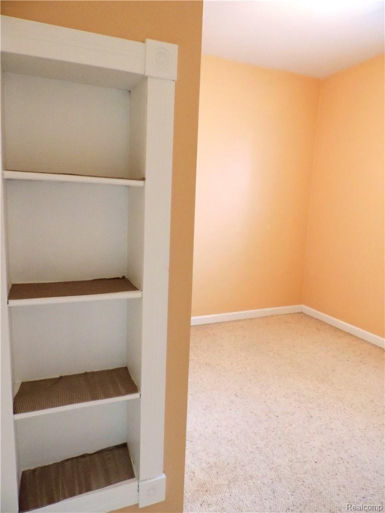 3385 Bathurst Avenue Rochester, MI 48309 - Photo 11 of 19 DSCN2322.JPG