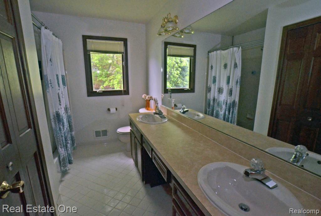 685 Snowmass Drive Rochester Hills, MI 48309 - Photo 19 of 25