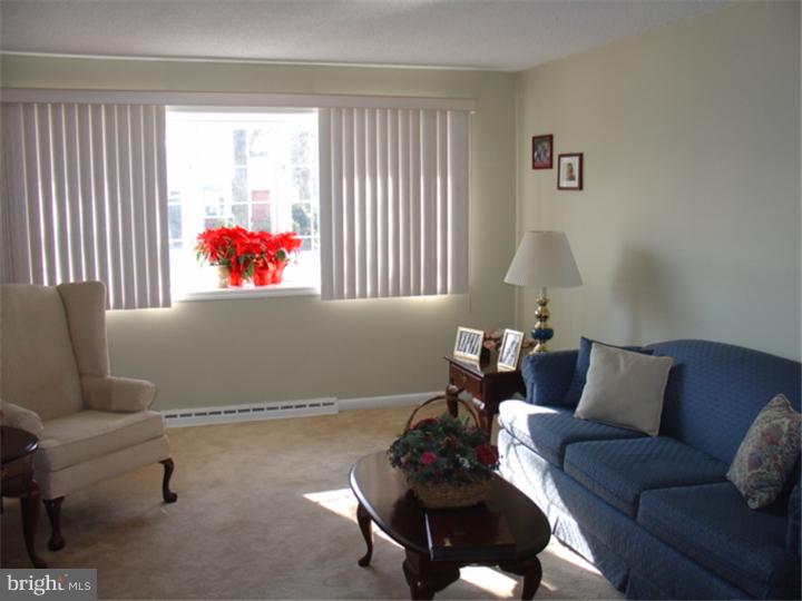 415 Preston Road Cherry Hill, NJ 08034 - Photo 3 of 25 Living Room