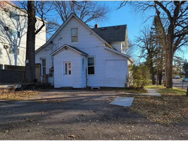 $233,000 | 1027 6th Avenue South, St. Cloud, MN 56301