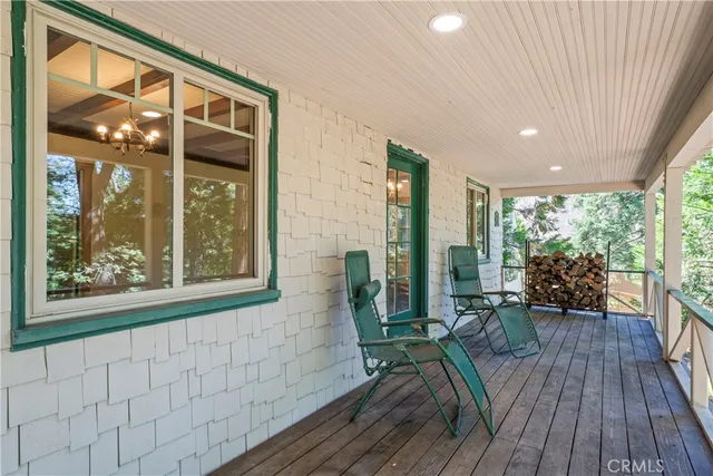 a view of livingroom with furniture and windows
