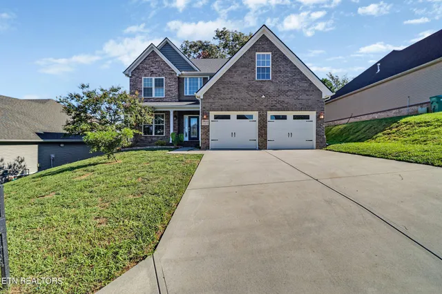 $599,995 | 2044 Wooded Mountain Lane, Knoxville, TN 37922