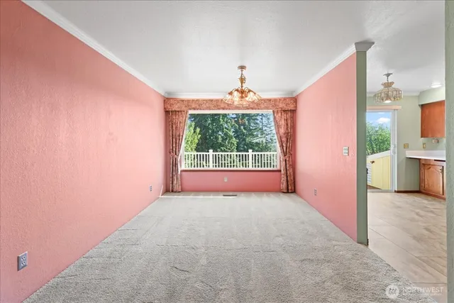 a view of entryway and front door