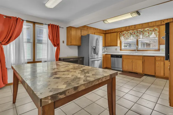 $169,900 | 1145 East Water Street, Mount Vernon, IN 47620