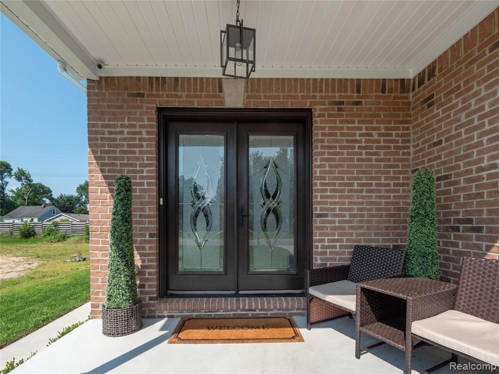2446 Eastern Avenue Rochester Hills, MI 48307 - Photo 4 of 48