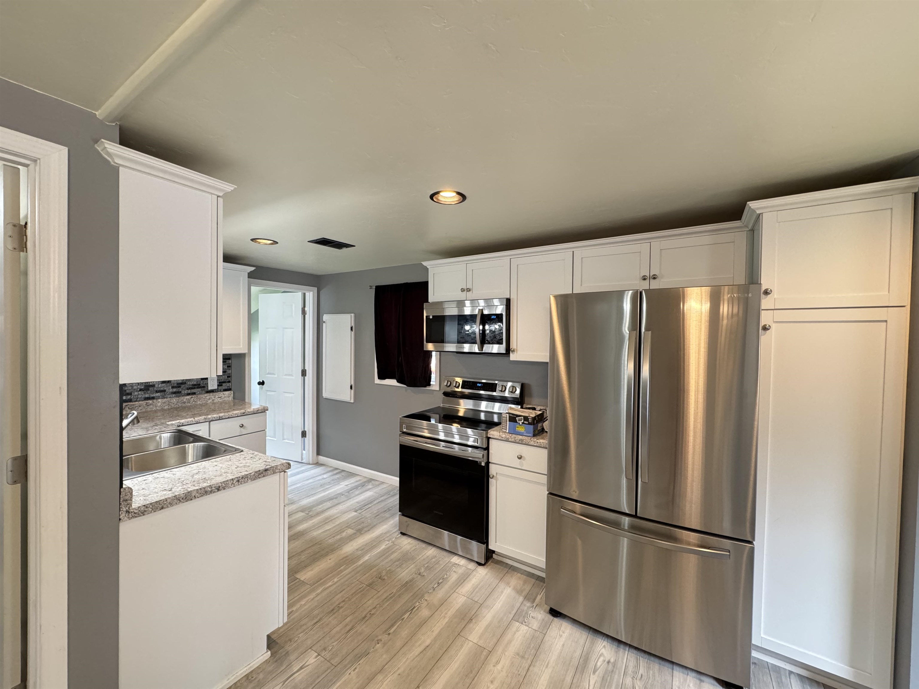 803 Demarest Avenue Waupaca, WI 54981 - Photo 4 of 16