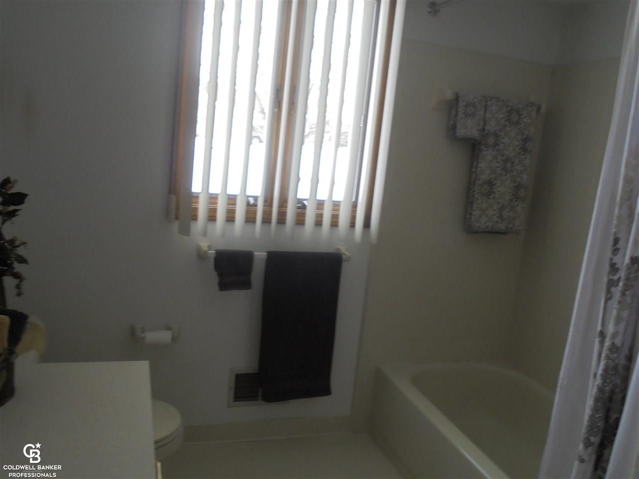 16960 Armada Center Road Armada, MI 48005 - Photo 34 of 72 Ceramic Bath Area