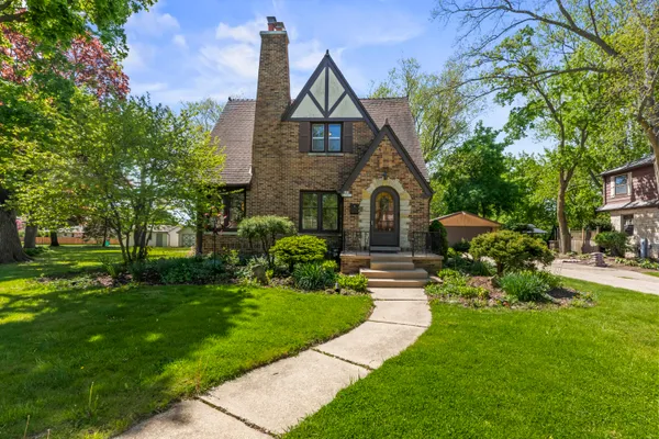$425,000 | N88W15893 Park Boulevard, Menomonee Falls, WI 53051