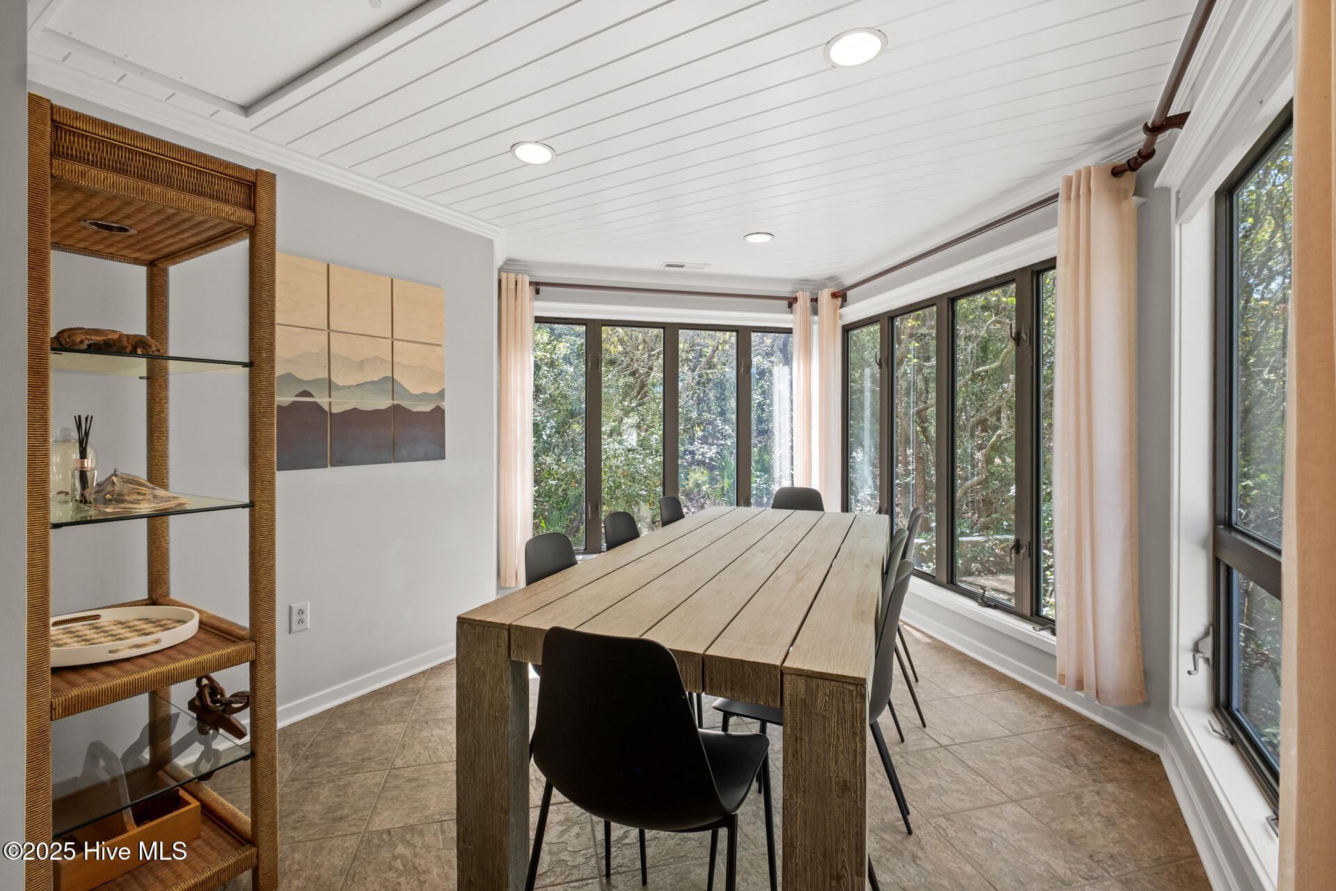 8 Racerunner Court Bald Head Island, NC 28461 - Photo 13 of 45 GREAT LIGHTING IN DINING RM