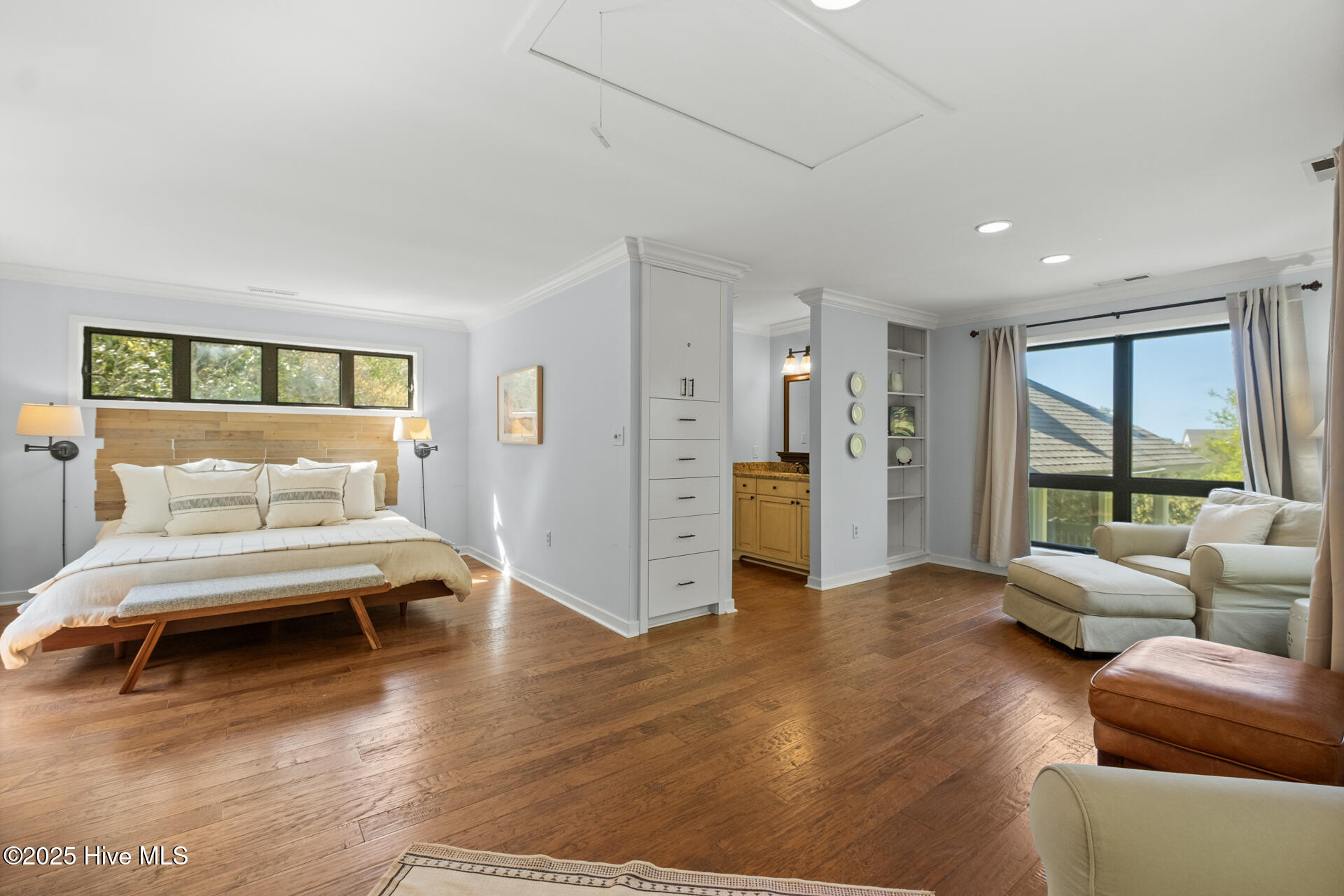 8 Racerunner Court Bald Head Island, NC 28461 - Photo 19 of 45 LARGE MAIN BR WITH SEATING AREA AND CLOSETS & private bath