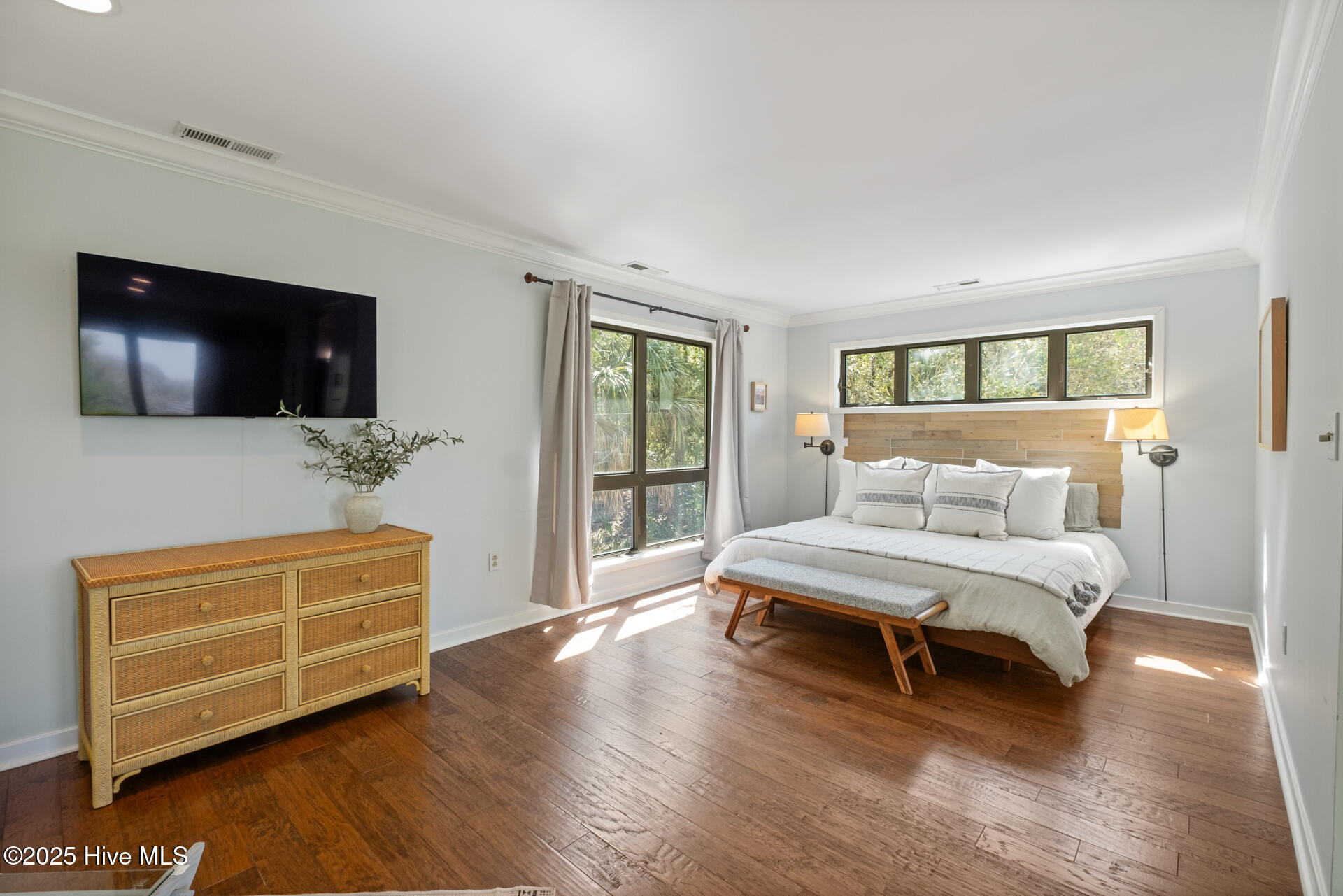 8 Racerunner Court Bald Head Island, NC 28461 - Photo 20 of 45 Main Bedroom - King with seating area and large closets, private bath