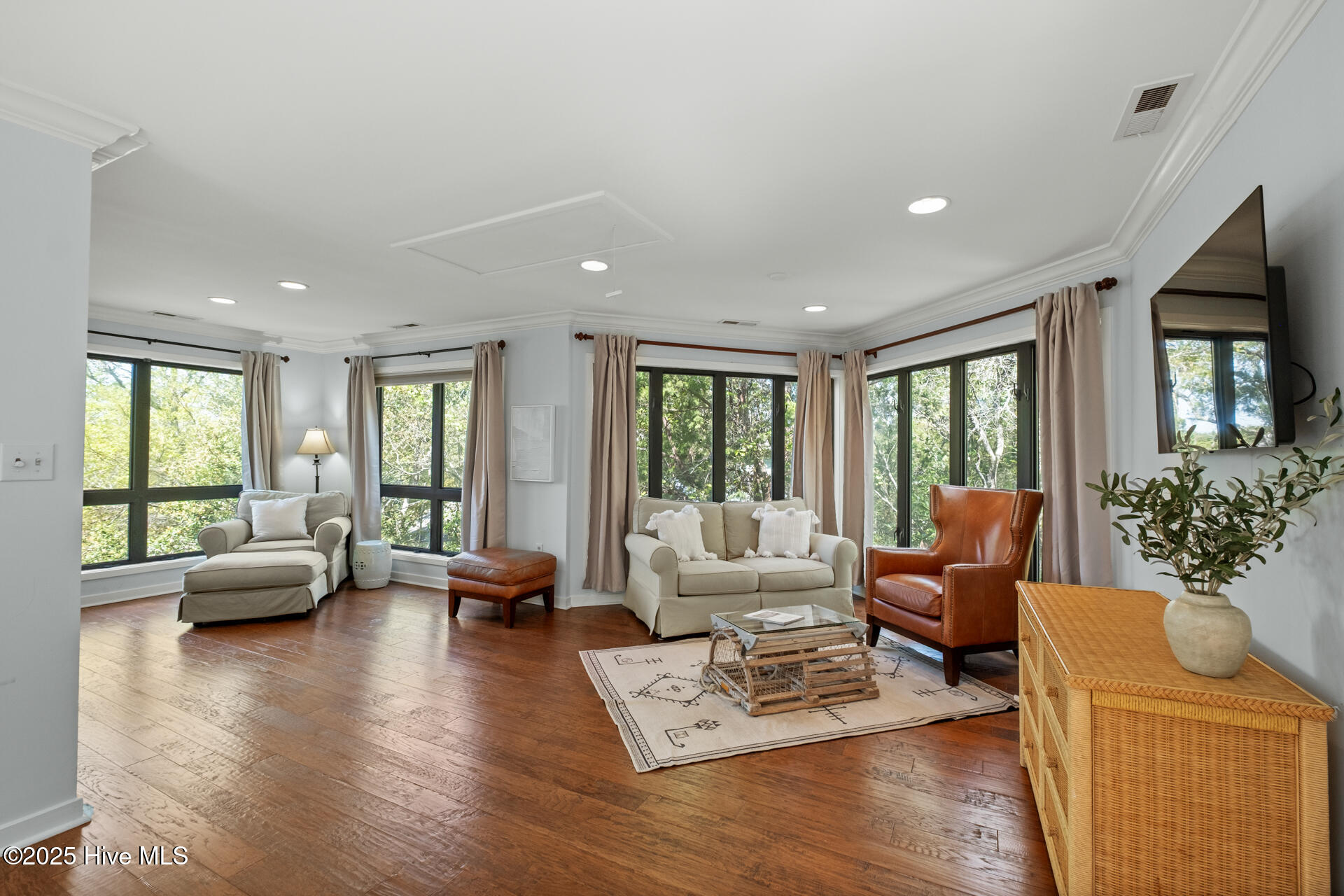 8 Racerunner Court Bald Head Island, NC 28461 - Photo 22 of 45 LARGE SEATING AREA IN THE MAIN BR