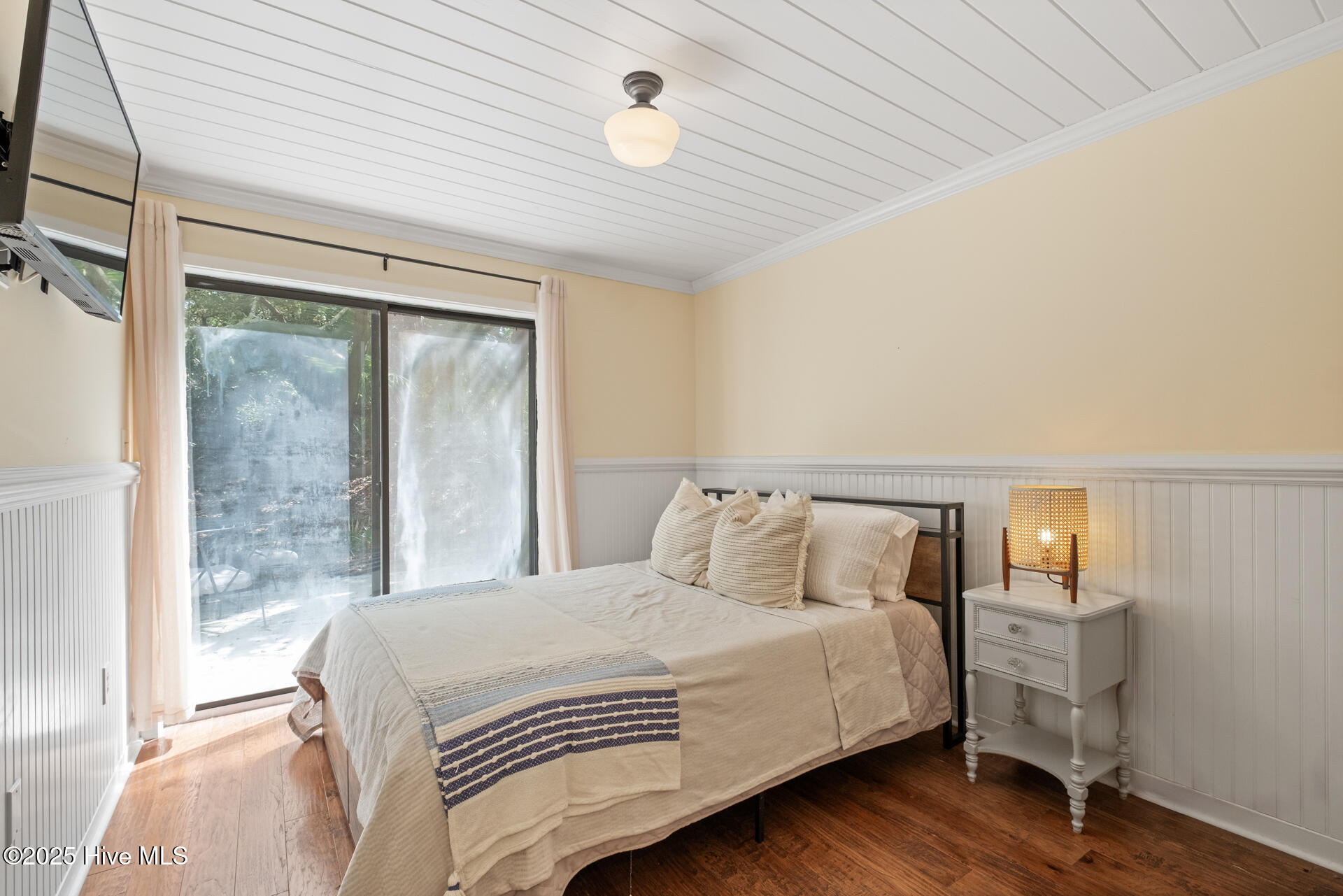 8 Racerunner Court Bald Head Island, NC 28461 - Photo 26 of 45 Guest Bedroom Queen Bedding