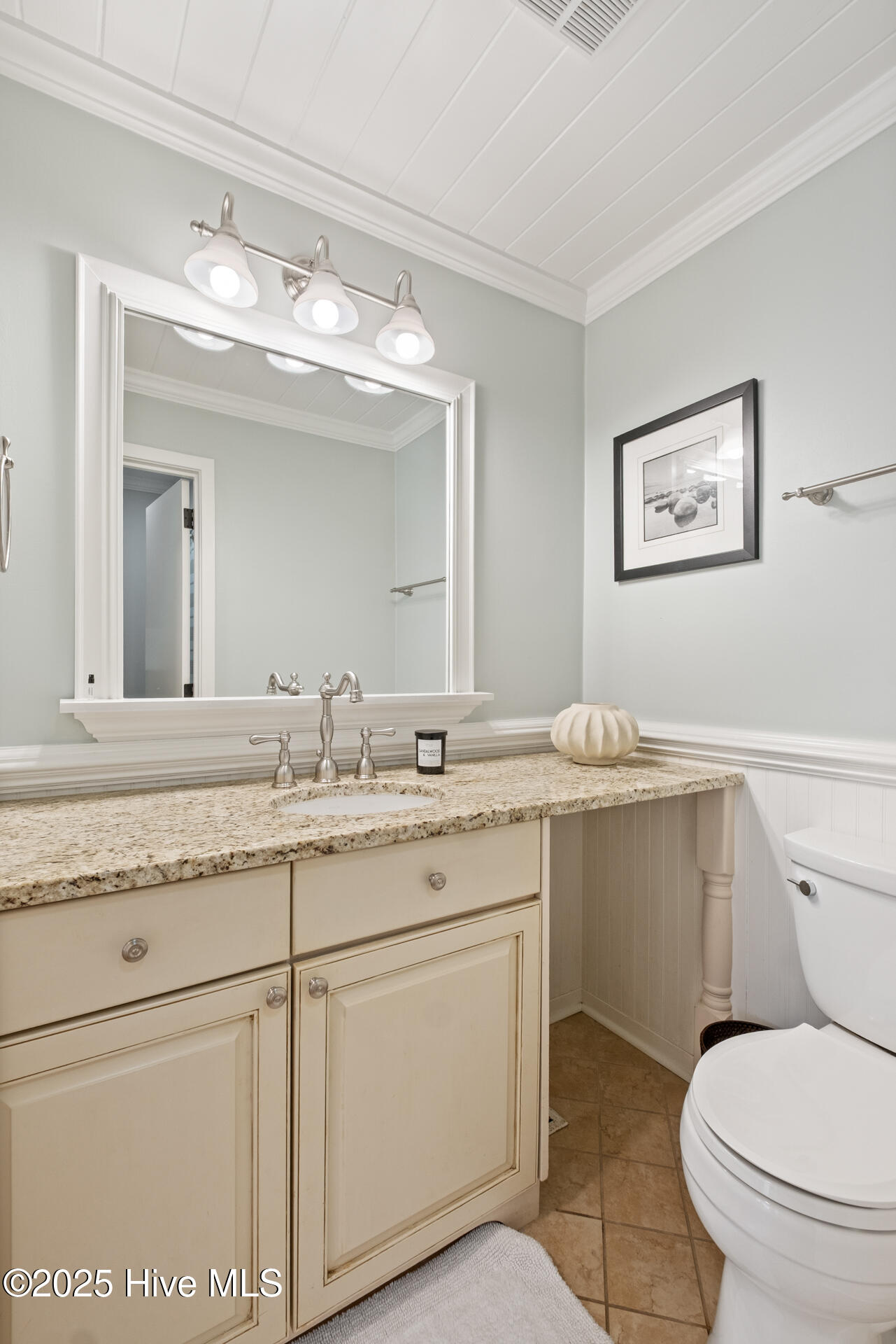 8 Racerunner Court Bald Head Island, NC 28461 - Photo 28 of 45 Guest Bath for Guest Queen & Twin Bedroom
