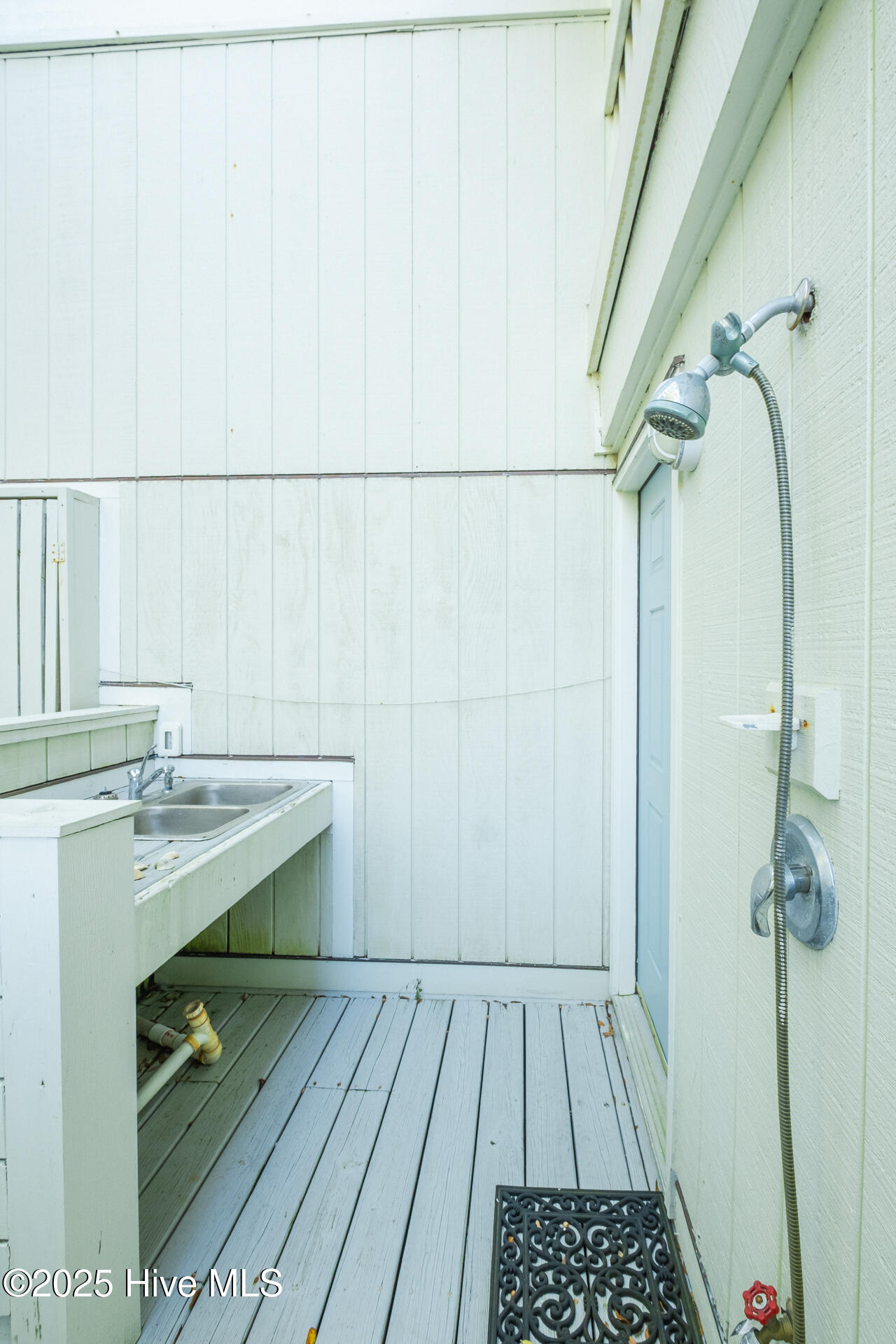 8 Racerunner Court Bald Head Island, NC 28461 - Photo 38 of 45 Outdoor Shower, fishing sink