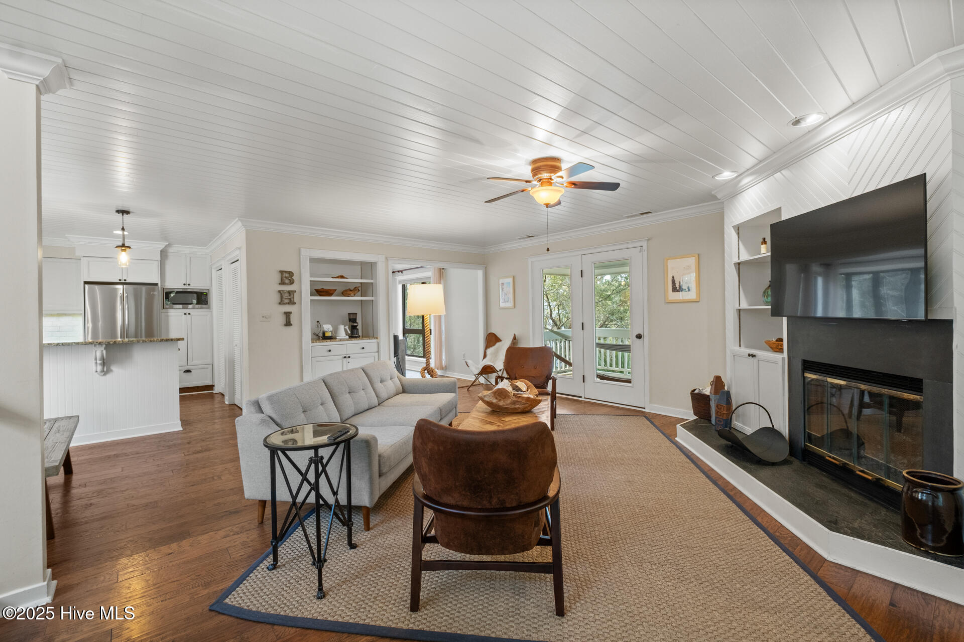 8 Racerunner Court Bald Head Island, NC 28461 - Photo 7 of 45 Covered Porch off Great Room, Fireplace, Bar, Screened Porch, ceiling fan