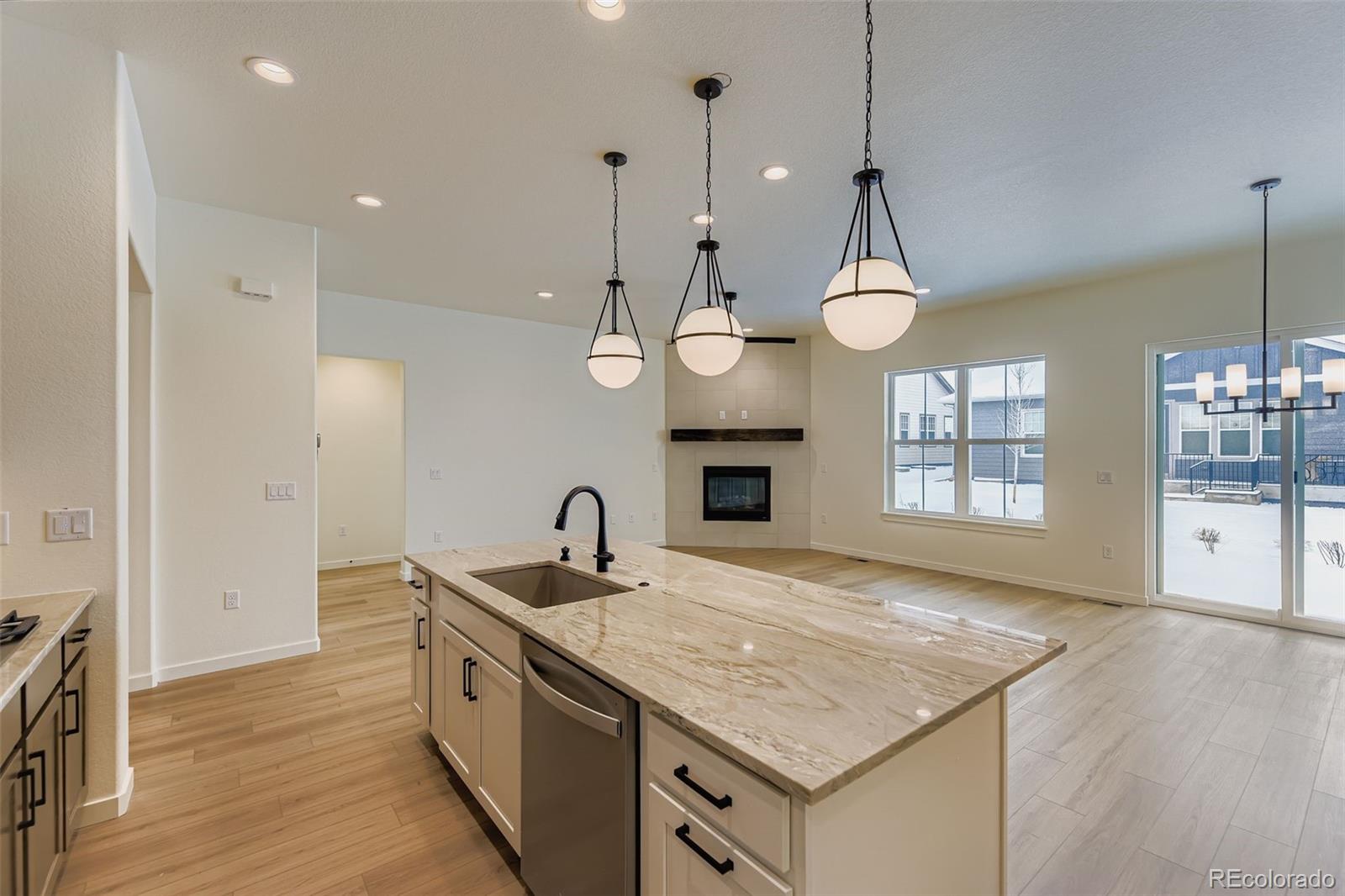 8942 South Riviera Way Aurora, CO 80016 - Photo 11 of 29