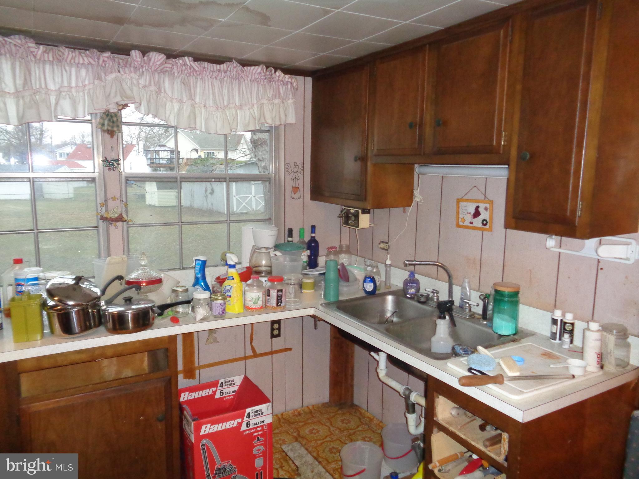 960 Martin Road Essex, MD 21221 - Photo 6 of 24 Kitchen