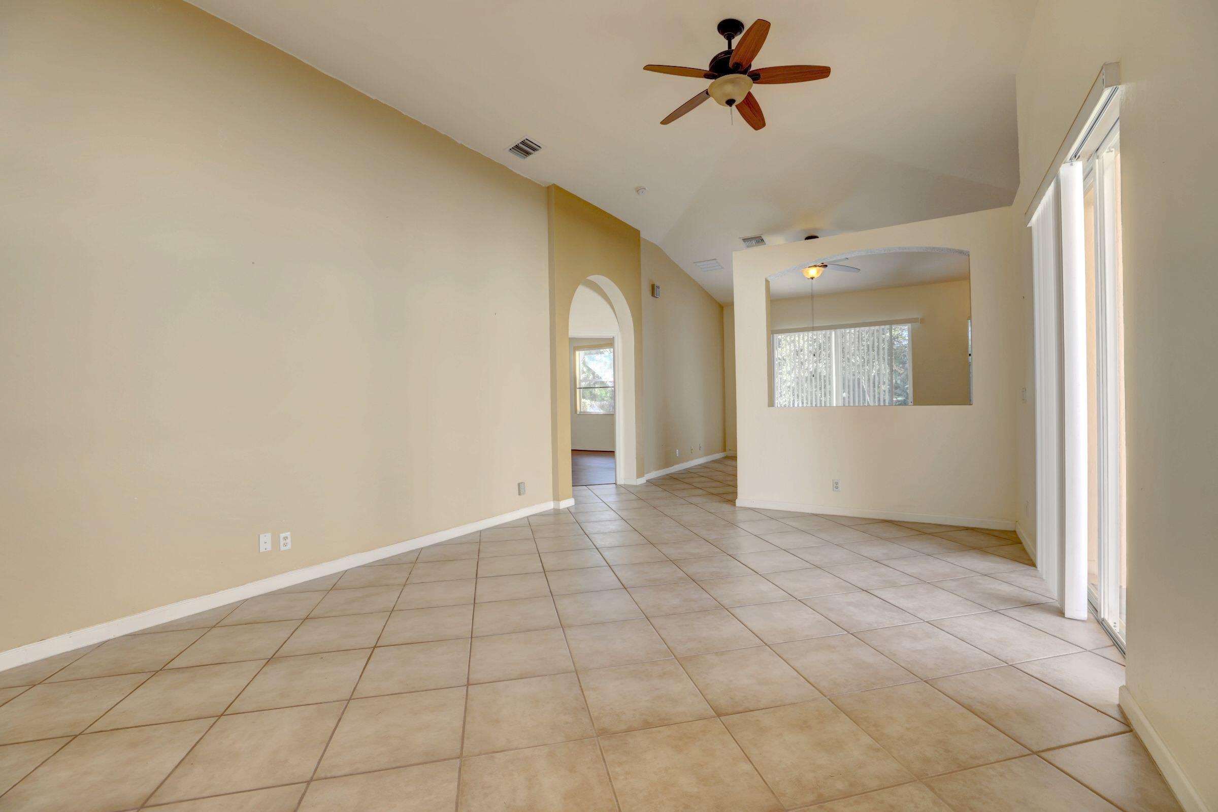 5717 Spanish River Road Fort Pierce, FL 34951 - Photo 12 of 52 Living area