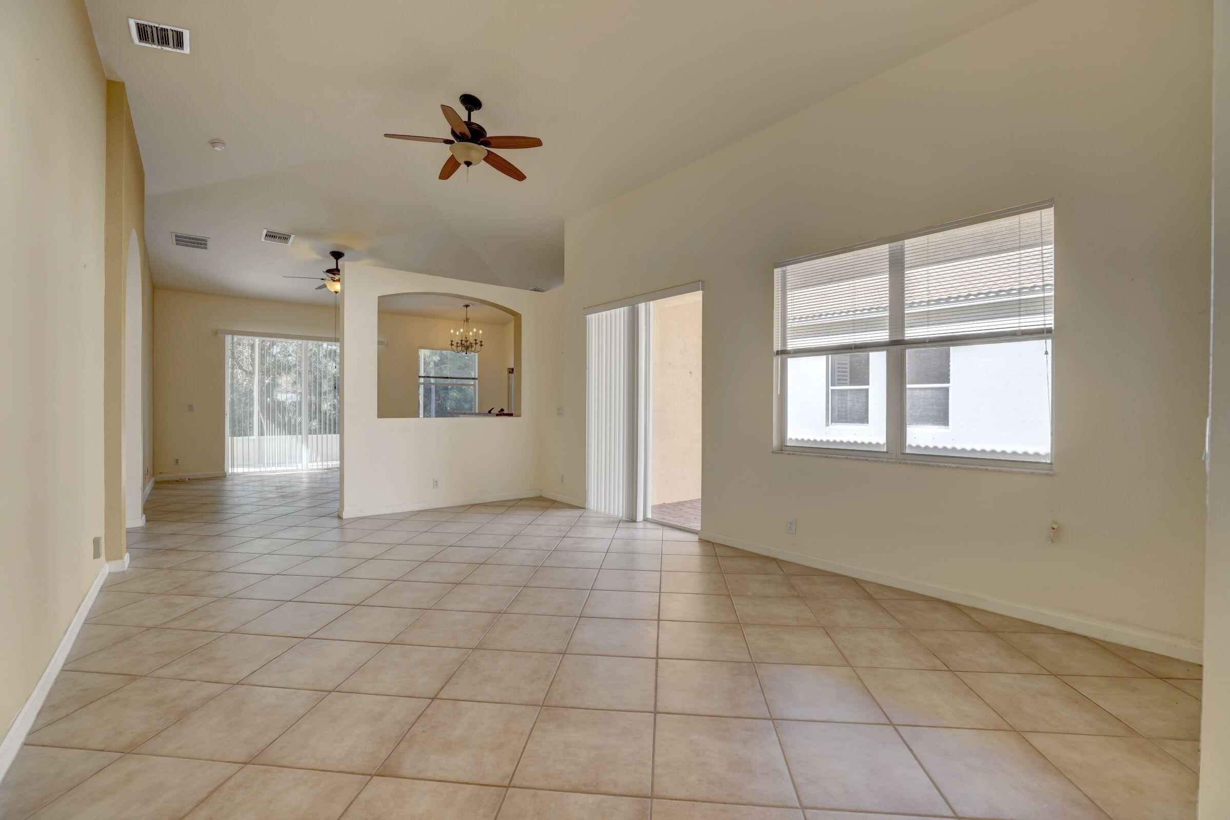 5717 Spanish River Road Fort Pierce, FL 34951 - Photo 13 of 52 Living area